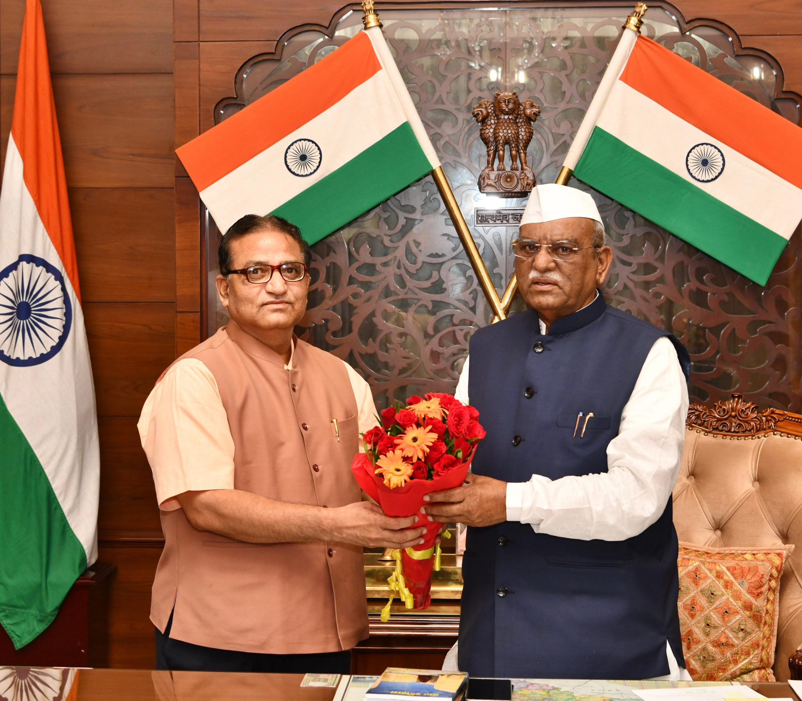 राज्यपाल  से नव नियुक्त कुलगुरु डॉ. प्रताप सिंह ने मुलाकात की।