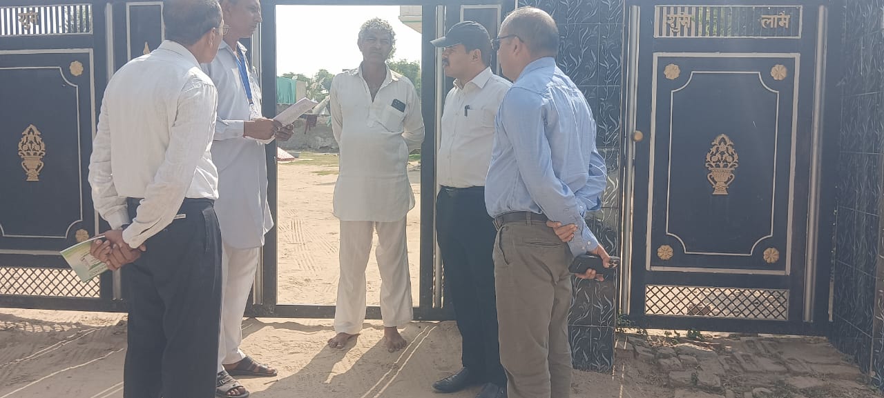 जिला निर्वाचन अधिकारी अभिषेक सुराणा ने सरदारशहर के मेहरी व डालमाण में घर-घर जाकर एसआईआर – 2026 कार्य का किया अवलोकन, एसआईआर – 2026 के बारे में दी जानकारी