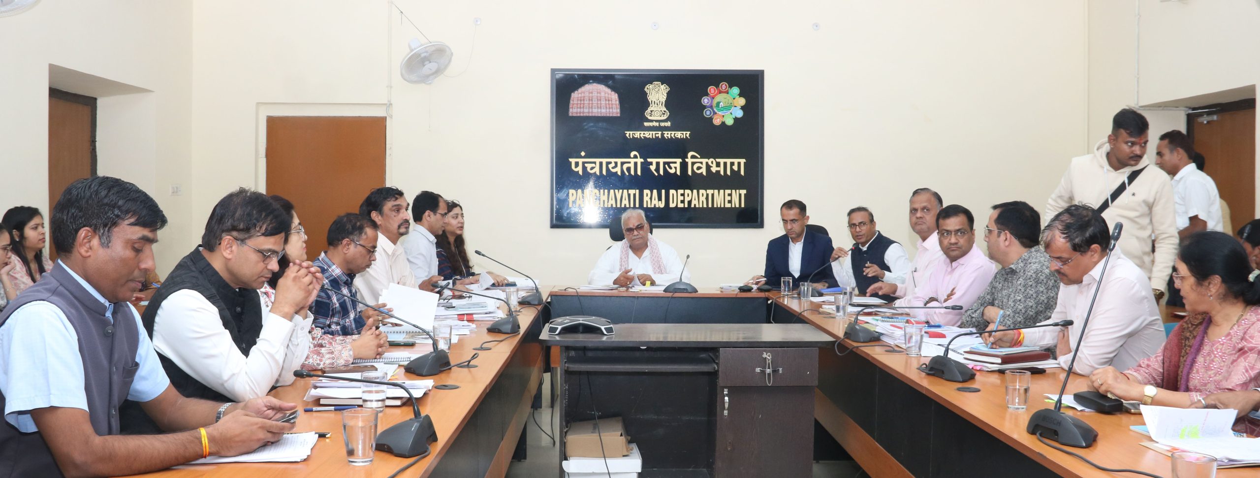 पंचायती राज मंत्री ने ली समीक्षा बैठक- स्वच्छ भारत मिशन ग्रामीण और निरीक्षण दौरों की ली गहन जानकारी