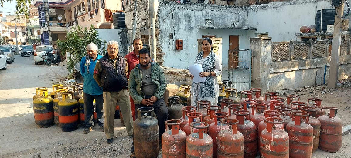 जयपुर में अवैध गैस रिफिलिंग के कारोबार का भण्डाफोड