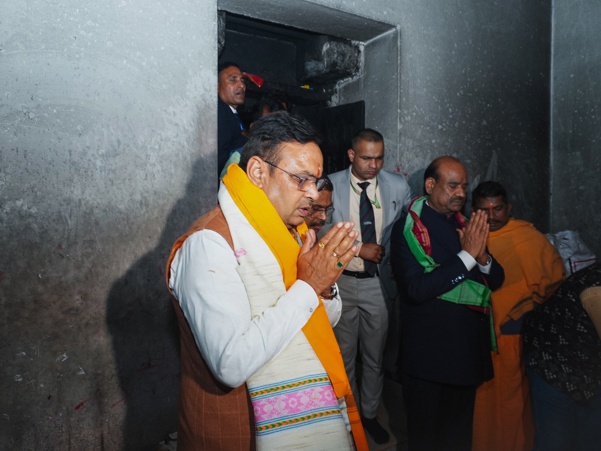 मुख्यमंत्री भजनलाल शर्मा ने लोकसभा अध्यक्ष ओम बिरला एवं केन्द्रीय शिक्षा मंत्री धर्मेन्द्र प्रधान के साथ  ओडिशा में मां समलेश्वरी देवी मंदिर में दर्शन किए